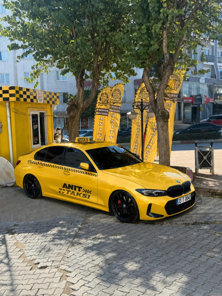 Mersin Toroslar Anıt Taksi Durağı Lüks Aracı